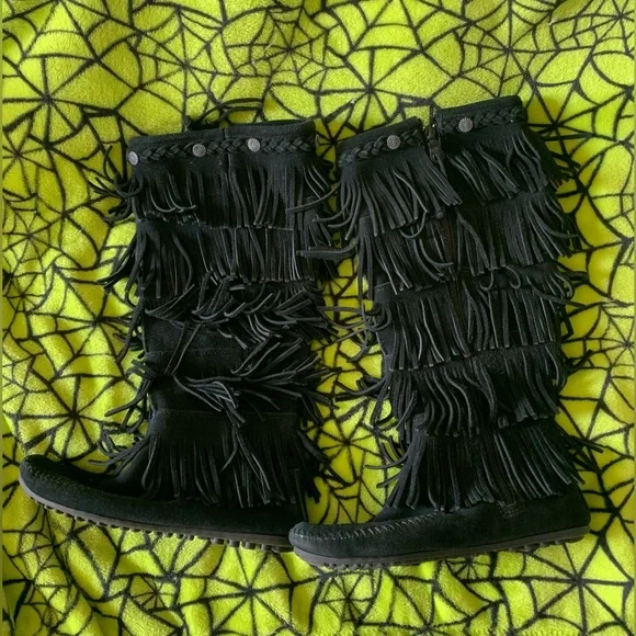 MINNETONKA - Five Layer Fringe Moccasin Boots - Picture 1 of 9